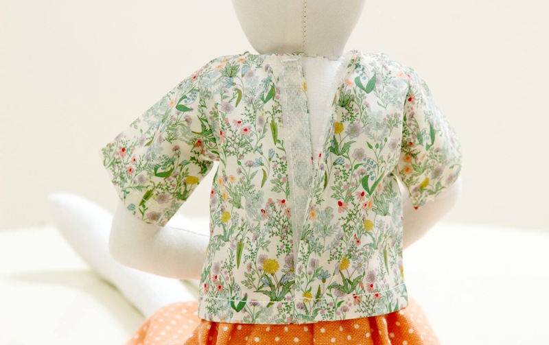 【着せ替え用】ボタニカル柄シャツ 約11.5×20cm