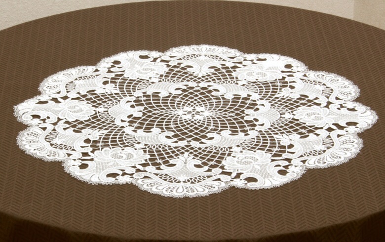 プラウエン ギュピールレース テーブルセンター 約56cm [Carmen]