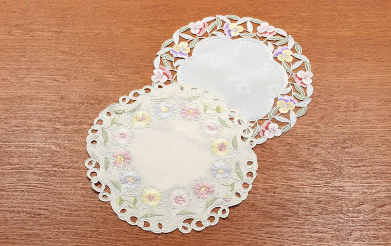花のコード刺繍 ドイリー 約25cm