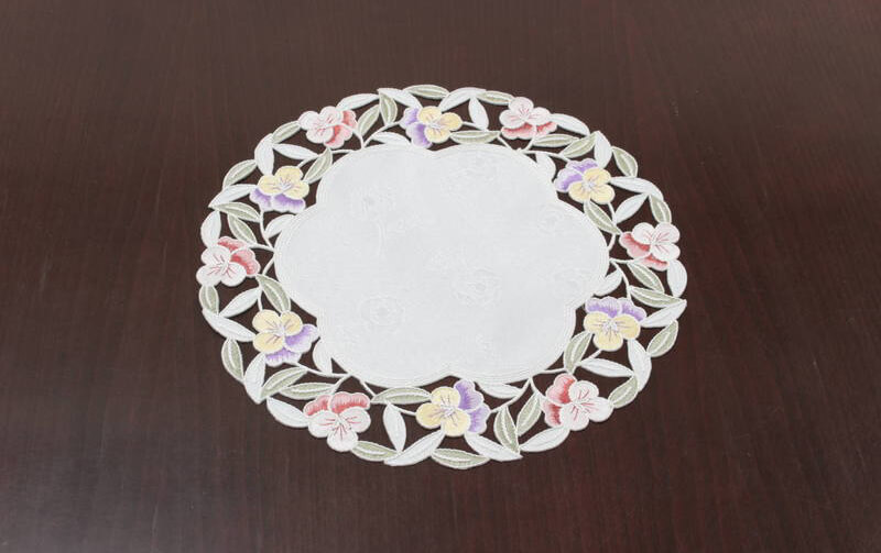 花のコード刺繍 ドイリー 約25cm