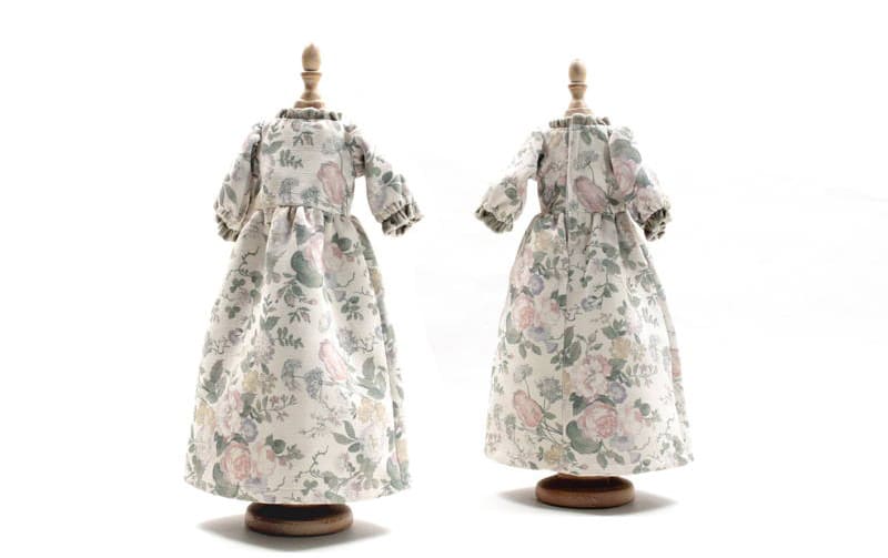 【着せ替え用】フリル襟の花柄プリントワンピース