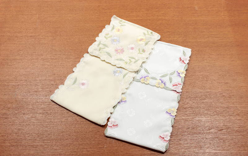 花のコード刺繍 ペーパーホルダー 約16×36cm