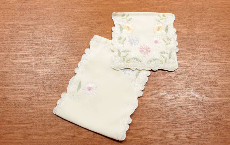 花のコード刺繍 ペーパーホルダー 約16×36cm