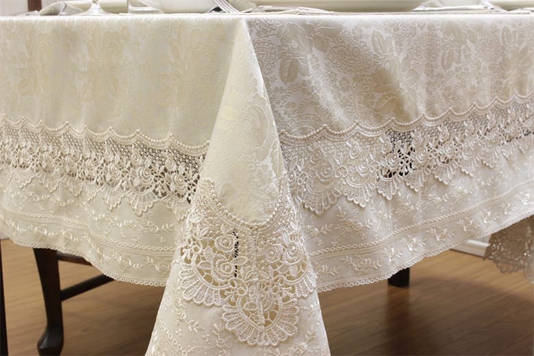 ローズ柄ジャカード織＆ギュピール テーブルクロス　約130×200cm [gracieux]