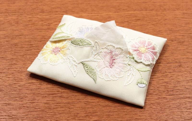 花のコード刺繍 ミニティッシュケース 約9×12cm｜アミブルージュ