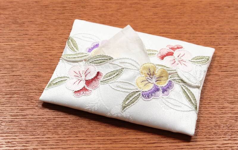 花のコード刺繍 ミニティッシュケース 約9×12cm｜インテリアレース