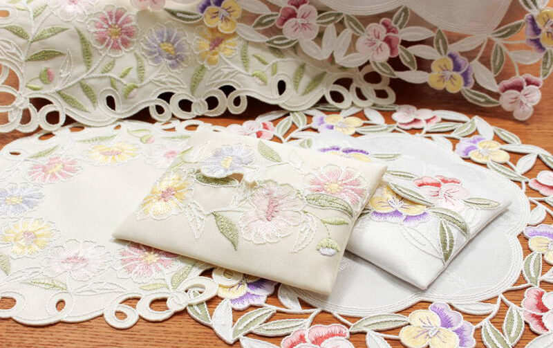 花のコード刺繍 ミニティッシュケース 約9×12cm