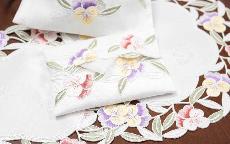 花のコード刺繍 ミニティッシュケース 約9×12cm