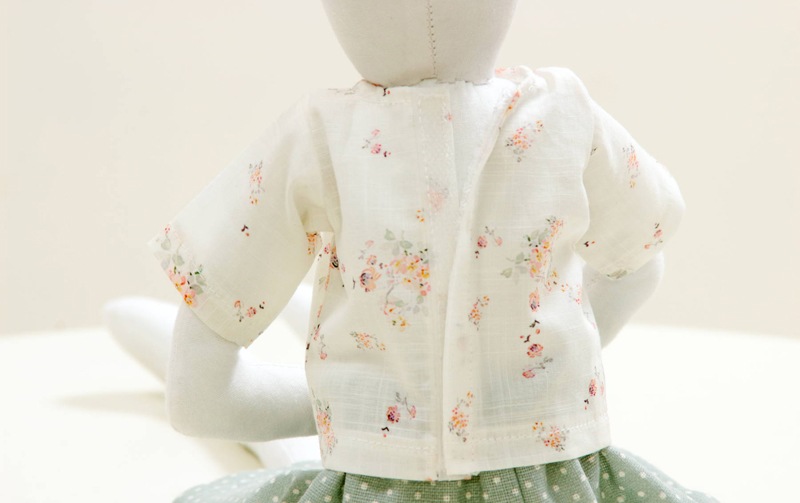 【着せ替え用】小花柄シャツ 約11.5×20cm