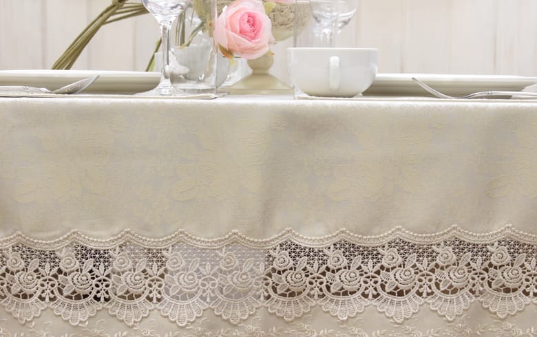 ローズ柄ジャカード織＆ギュピール テーブルクロス　約130×230cm [gracieux]