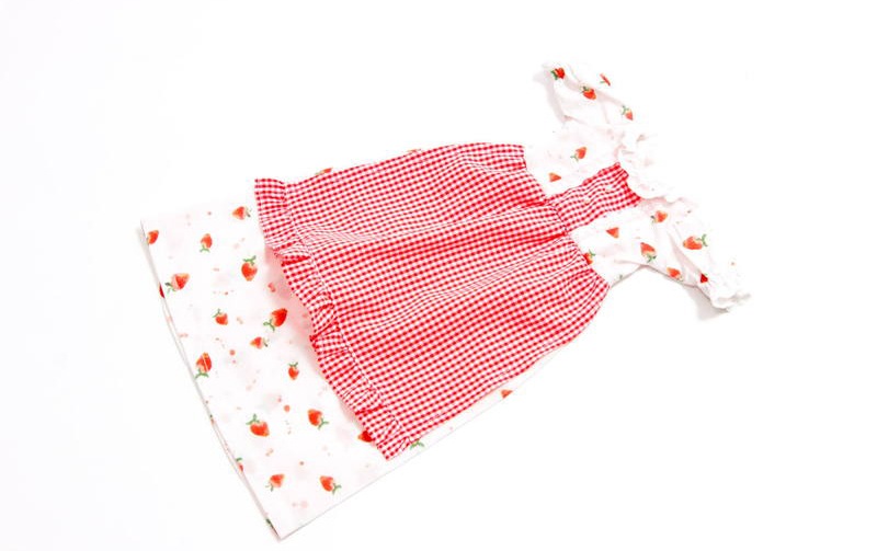 【着せ替え用】いちご柄ワンピース 約34×25cm