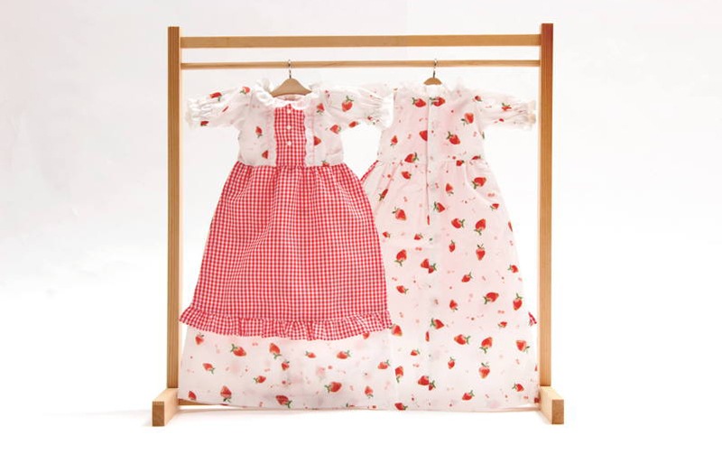 【着せ替え用】いちご柄ワンピース 約34×25cm