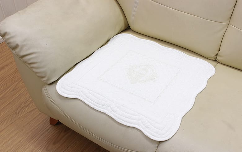 刺繍入りコットンキルト マット　約48×48cm [romanice]