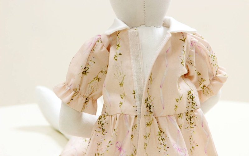 【着せ替え用】ロールカラーワンピース 約34×25cm