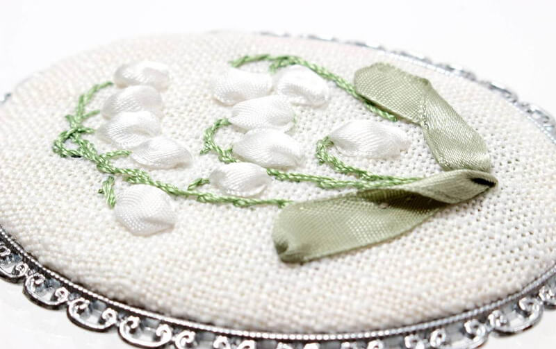 リボン刺繍 ハンドミラー スズラン 約18×7.5cm