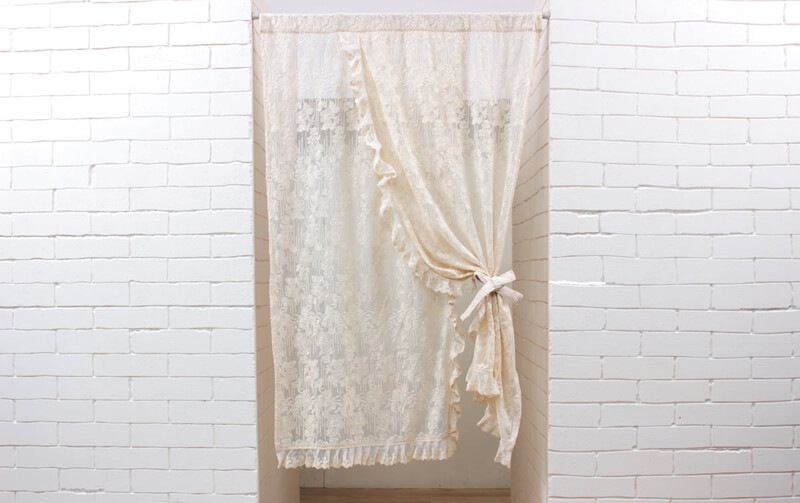 チュールレース クロスオーバーのれん 約84×120cm [memoire]