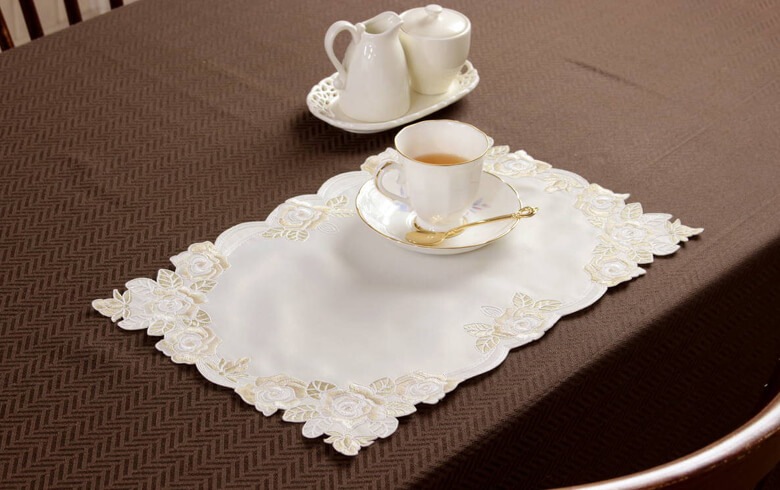 コード刺しゅう テーブルセンター 約30×45cm [Champagne]