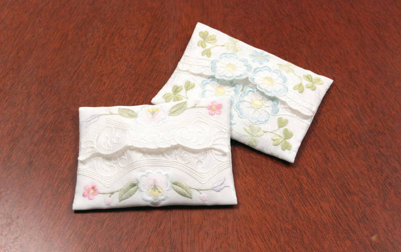 ミニティッシュケース ピンクフラワー刺繍 約9×12cm [Epanouir]