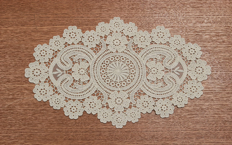 テーブルセンター ケミカルレース 綿100％ 楕円形 約18×28cm