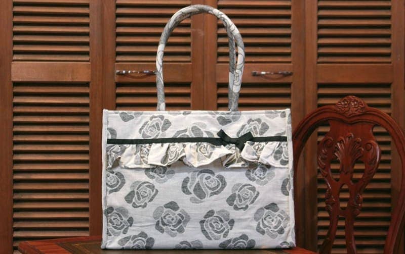 バラ柄ジャカード 横型A4バッグ 約26×36×9cm [Rosette Charm