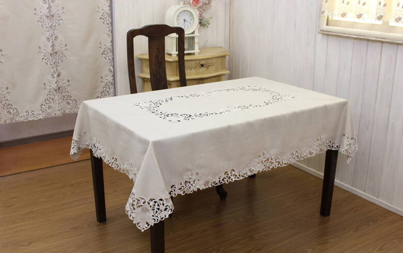 カットワーク刺繍 テーブルクロス 約130×170cm [Rose Metopes]