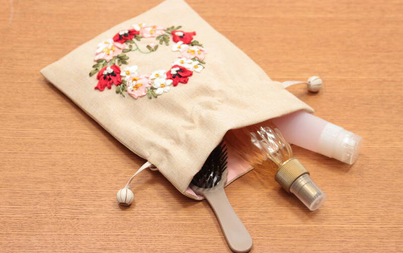 ラベンダー花　リボン刺繍入　ミニ巾着　ポプリサシェ　お守り袋　ハンドメイド ラベンダー 花刺繍入 ミニ巾着 ポプリサシェ お守り袋 ハンドメイド