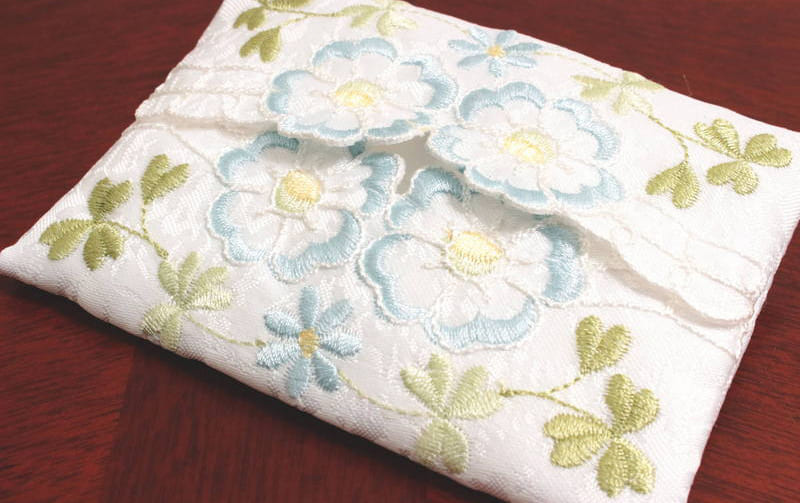ミニティッシュケース ブルーフラワー刺繍 約9×12cm [Epanouir]
