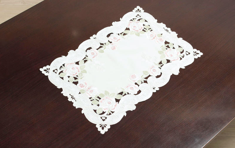 コード刺繍 テーブルセンター 約30×45cm [La Beaute]