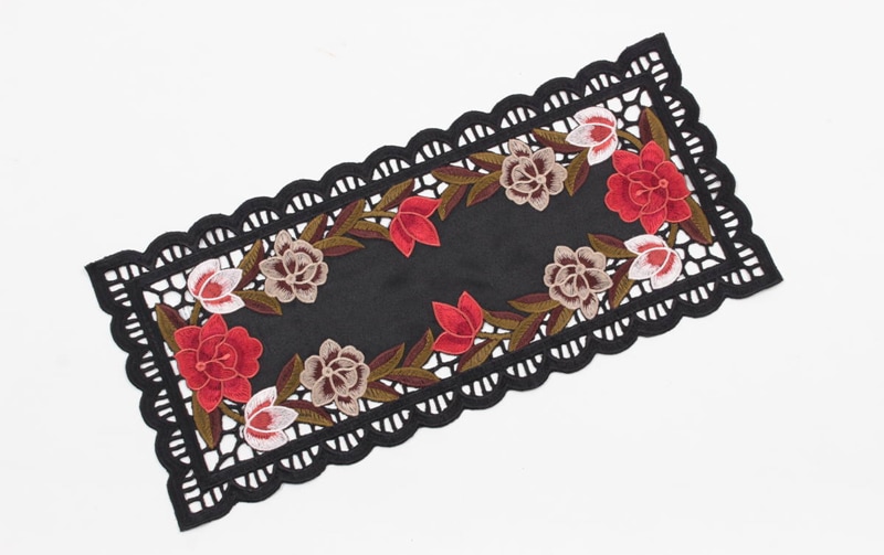 戸塚刺繍　テーブルクロス　テーブルセンター Noche Buena 刺繍 テーブルセンター 約20×80cm｜インテリアレース