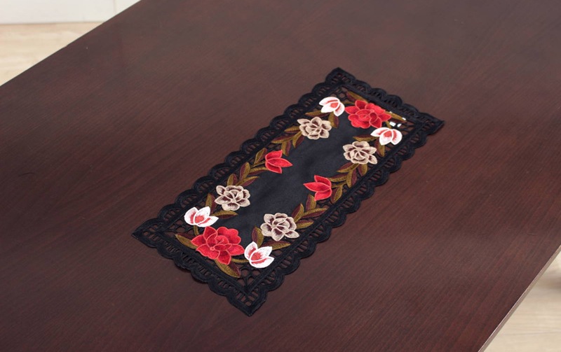 マデイラ￼刺繍、テーブルセンター フランス風刺繍テーブルセンター