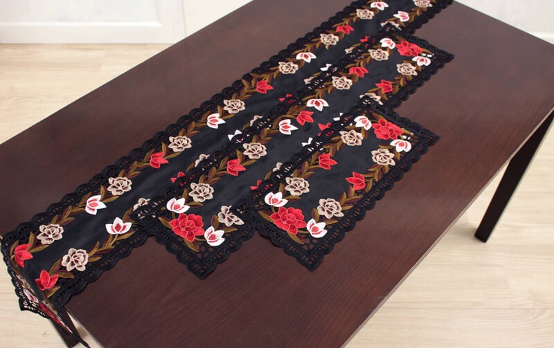 高密度カラー刺繍 テーブルセンター 約20×40cm [ardente]｜アミ