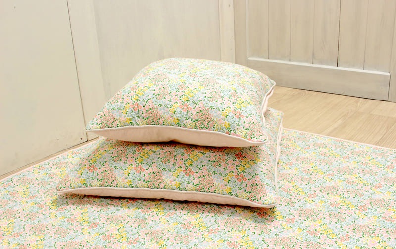 コットンキルト 座布団カバー 約55×59cm [Flower Picnic]｜インテリア