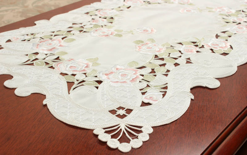 コード刺繍 テーブルセンター 約40×75cm [La Beaute]