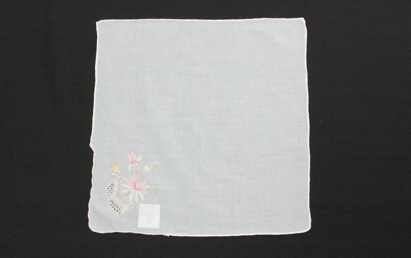 選べる4種 スワトウ産 手刺繍入りハンカチ 約30×30cm