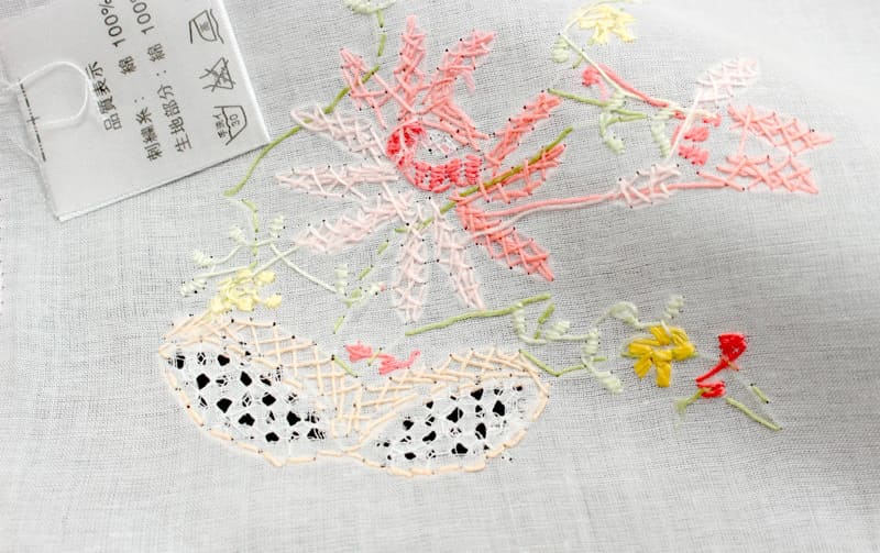 選べる4種 スワトウ産 手刺繍入りハンカチ 約30×30cm