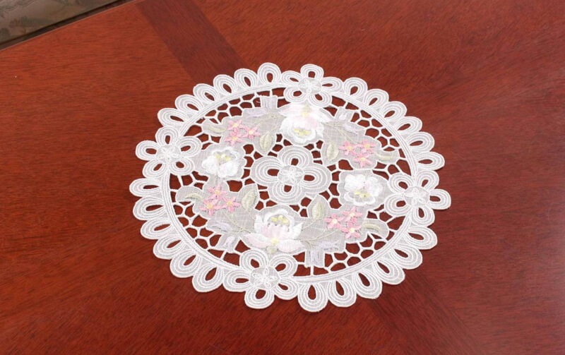 カロチャ調刺繍 ドイリー 約25cm [Danube]