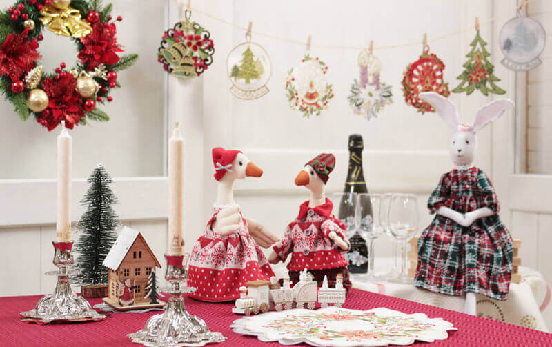 美品BEAUVILLEクリスマス柄が可愛いテーブルクロス162×160 美品BEAUVILLEクリスマス柄が可愛いテーブルクロス162×160