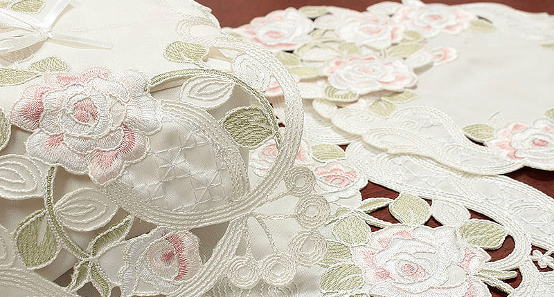 コード刺繍 ミニティッシュケース 約9×12cm [La Beaute]