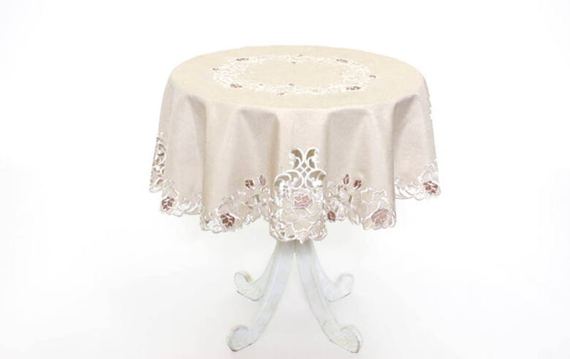 カットワーク刺繍 テーブルクロス 約100cm [Rose Metopes]