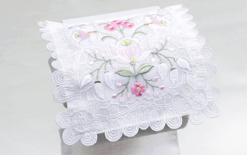 カロチャ調刺繍 ペーパーホルダー 約16×36cm [Danube]