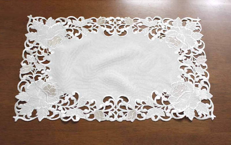 カットワーク刺繍 テーブルセンター 約30×45cm [Rose Metopes]