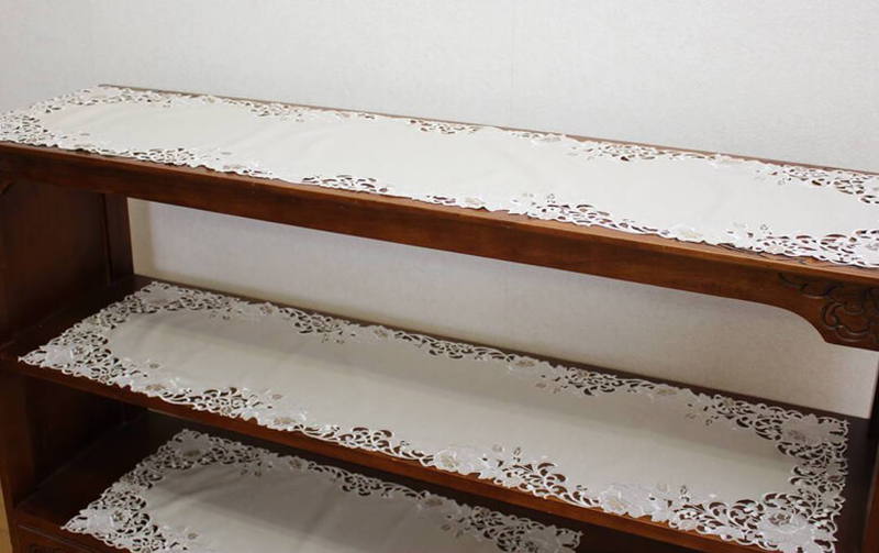 カットワーク刺繍 テーブルセンター 約40×135cm [Rose Metopes]