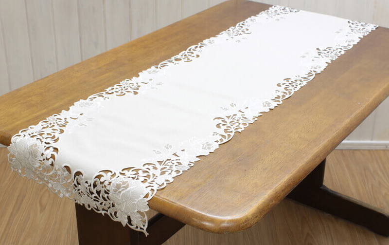 カットワーク刺繍 テーブルセンター 約40×135cm [Rose Metopes]