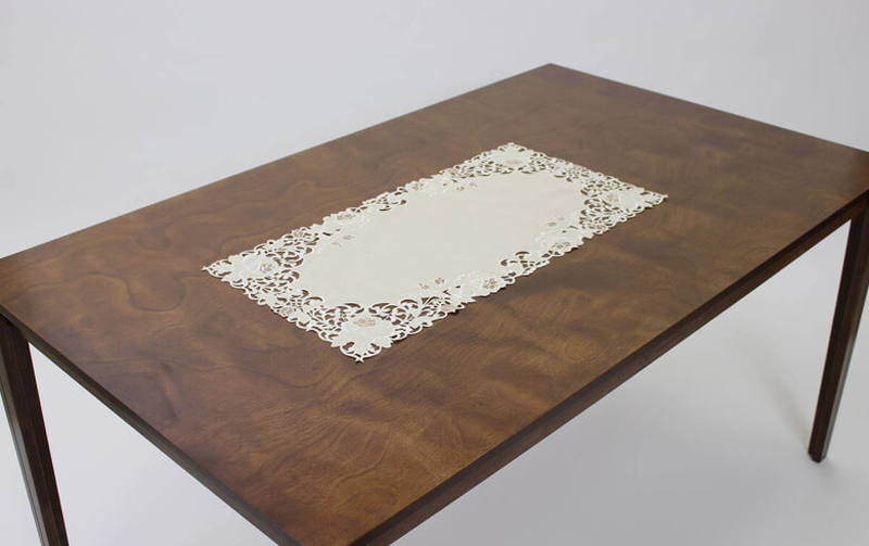 カットワーク刺繍 テーブルセンター 約40×75cm [Rose Metopes]