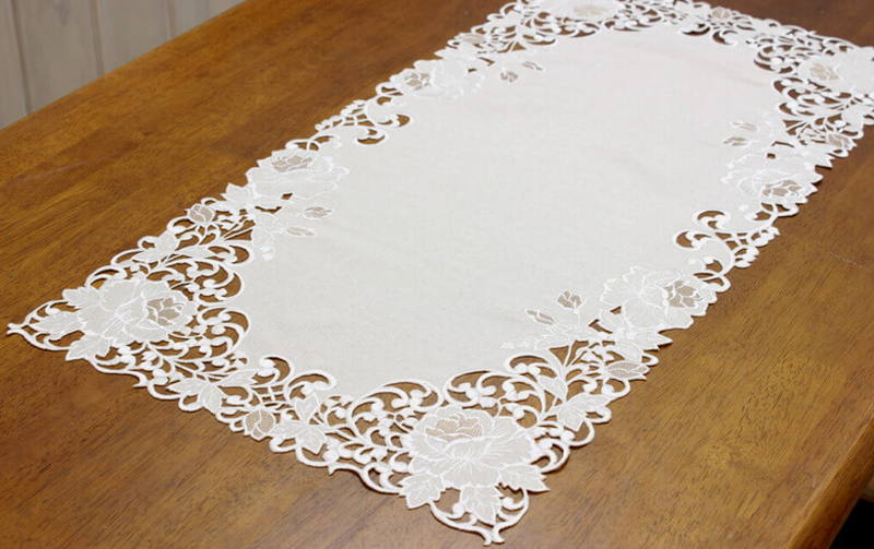 カットワーク刺繍 テーブルセンター 約40×75cm [Rose Metopes]