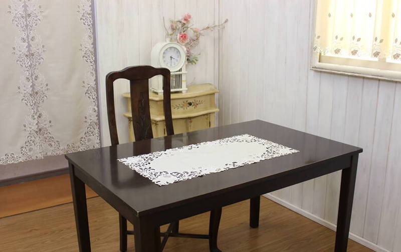 カットワーク刺繍 テーブルセンター 約40×75cm [Rose Metopes]