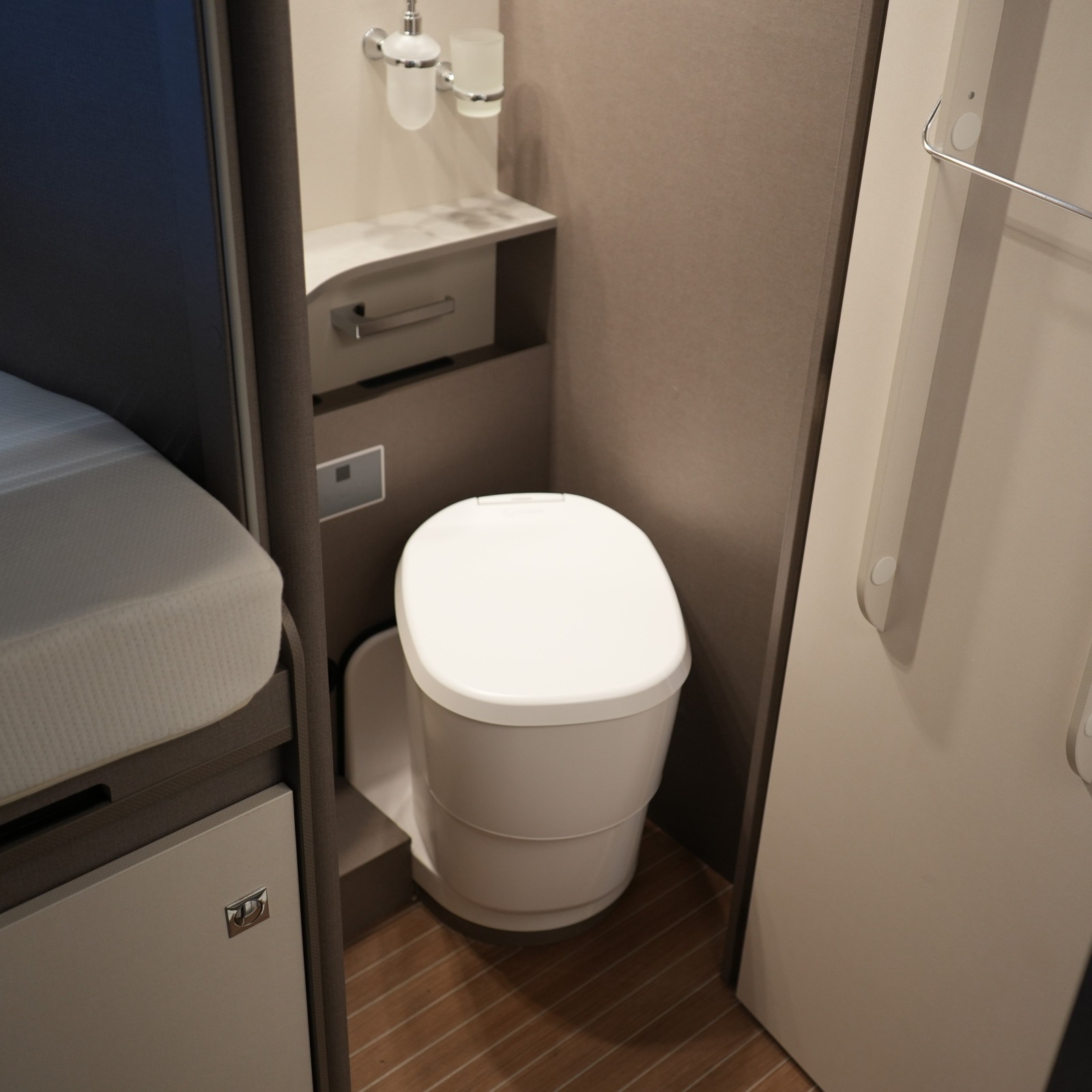 クレサナトイレ本体【L型ベース】