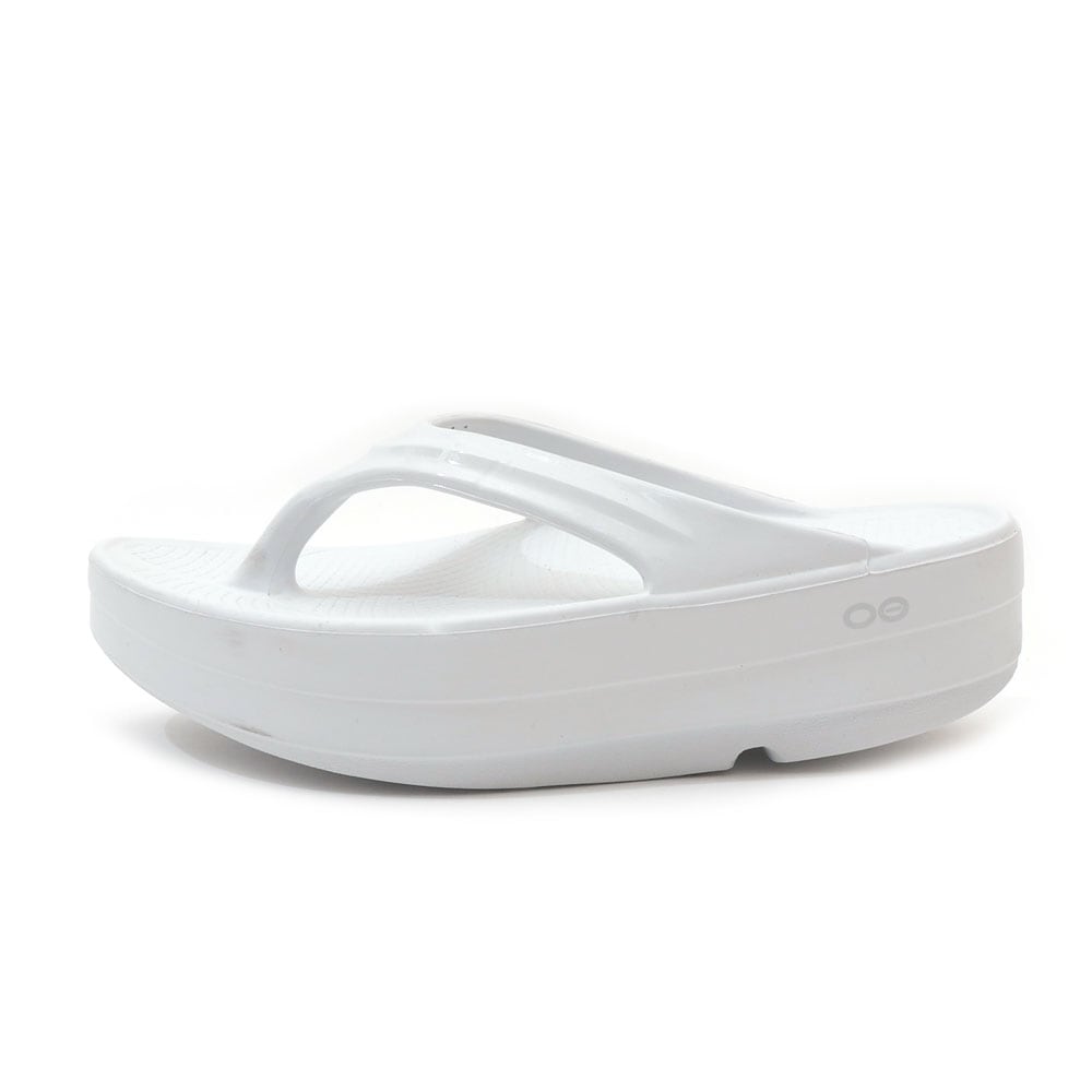 ウーフォス　ホワイト　厚底 期間限定ポイント5倍キャンペーン中!!] 新品 ウーフォス OOFOS OOmega