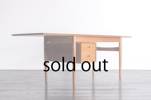 Model51A Writing Desk by Arne Vodder