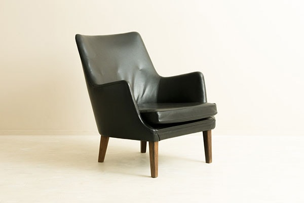 AV53 Easy Chair by Arne Vodder